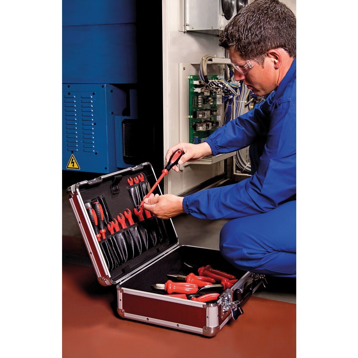 Maletín con Herramientas IEC 34 Piezas Tramontina PRO - Imagen 2